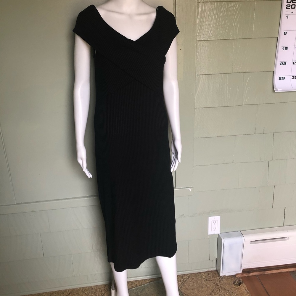 black midi sleeveless calf dress